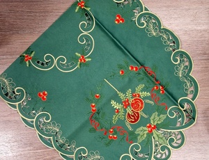Svētku galdauts ar izšuvumiem 60x120 cm ZAĻŠ- 21292